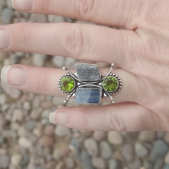 New Rough Kyanite & Peridot 925 Silver Statement Ring. - Picture 3 of 11